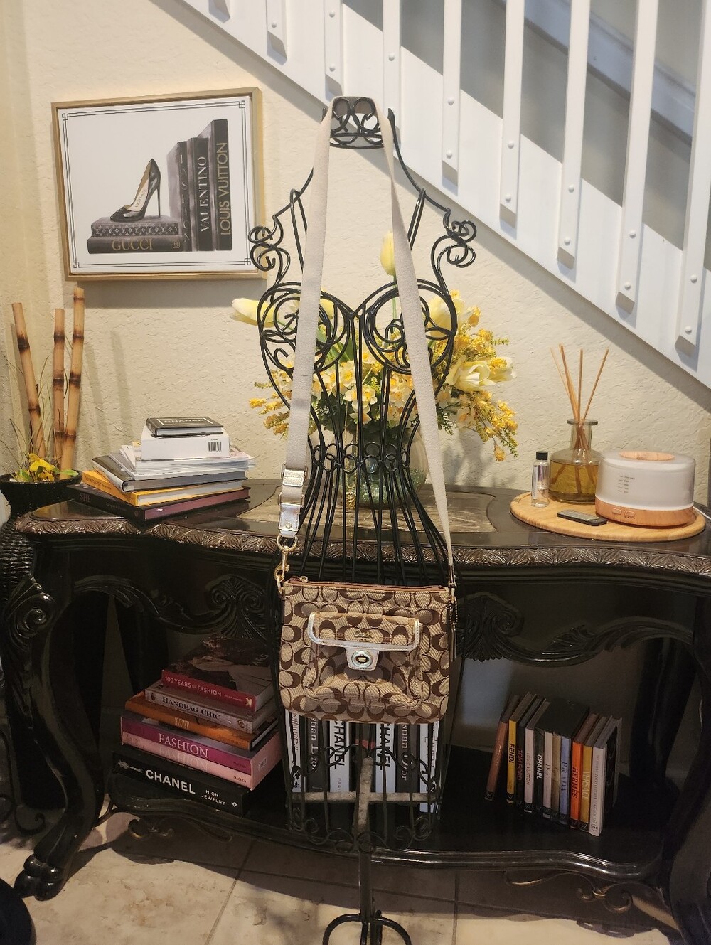 Coach Penelope Signature Turnlock Swingpack - Picture 3 of 7